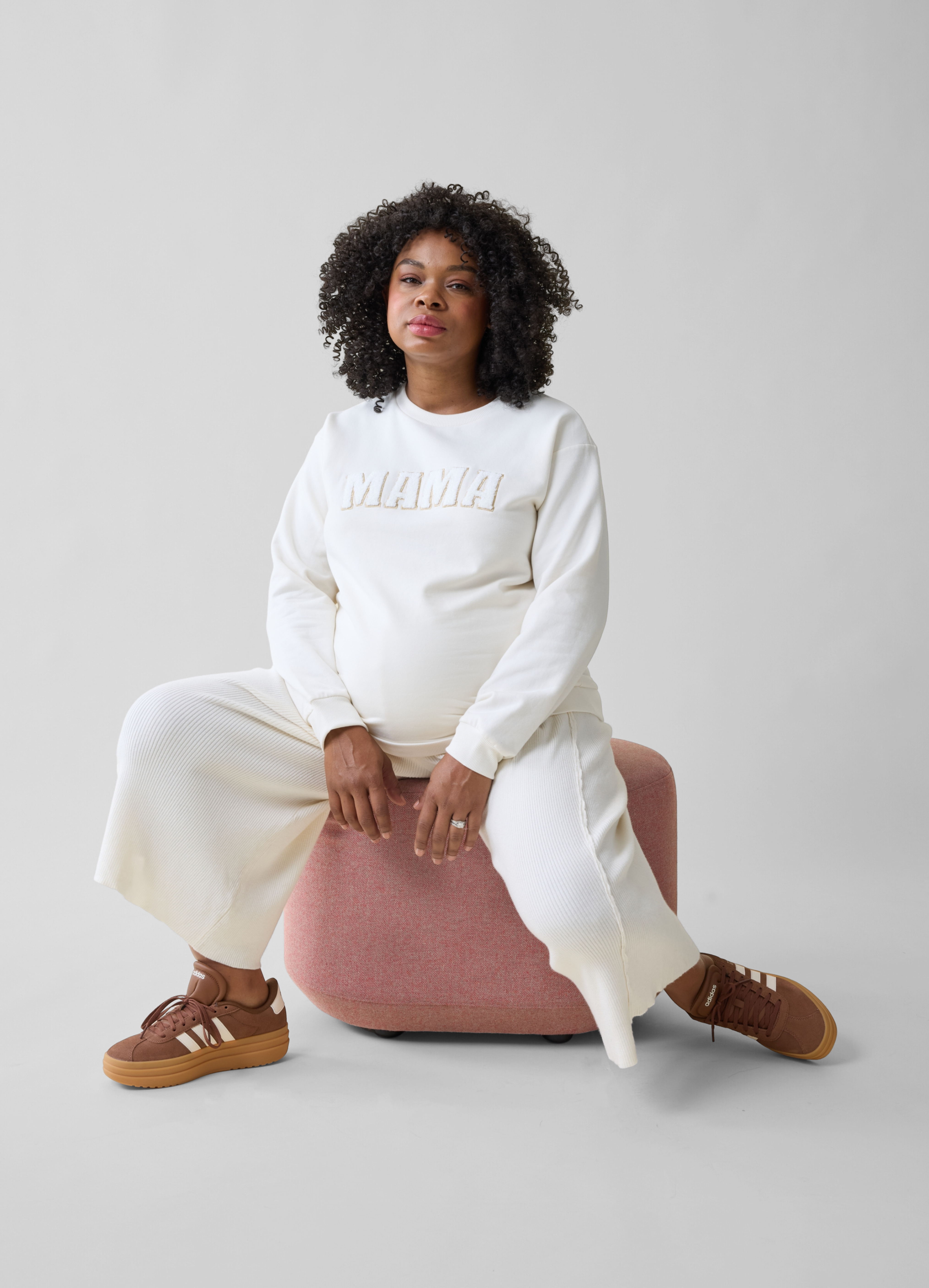 The Mama Maternity + Postpartum Sweatshirt Cream – Ingrid & Isabel