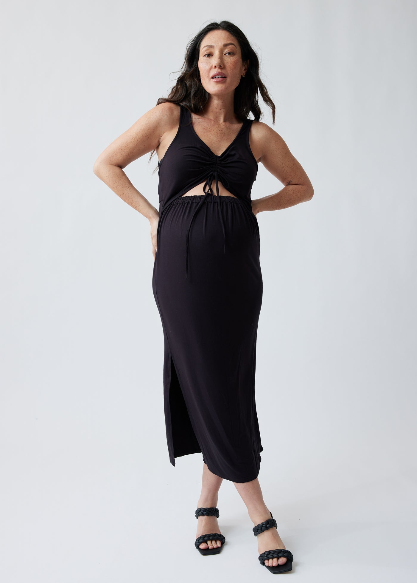 Aylya is 5’6”, 30 weeks pregnant, and wearing size S||Black