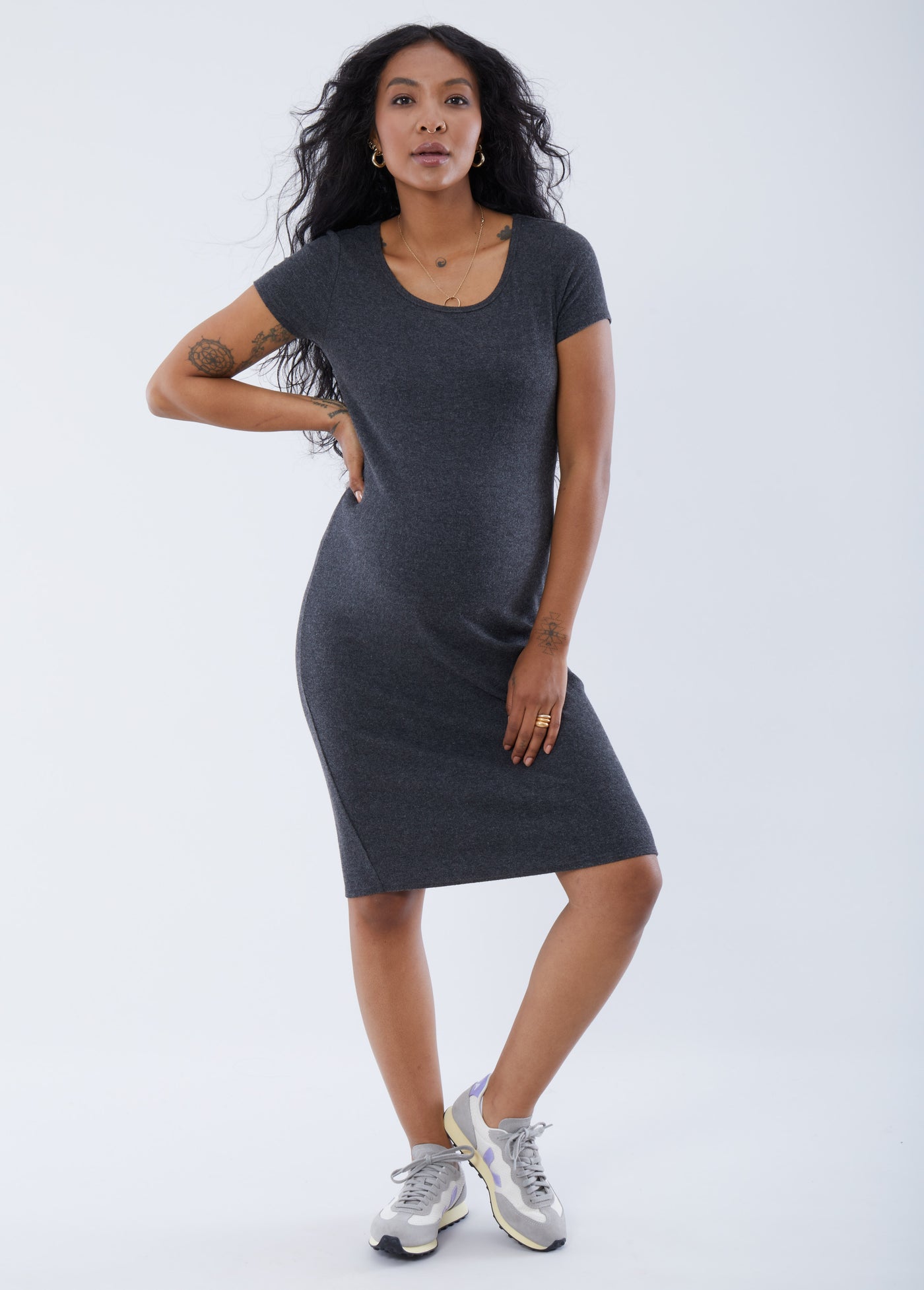 Synmia is 7 months pregnant, 5'10", wearing a size small||Charcoal Heather