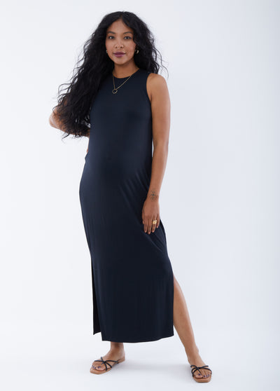 Synmia is 7 months pregnant, 5'10", wearing a size small||Black