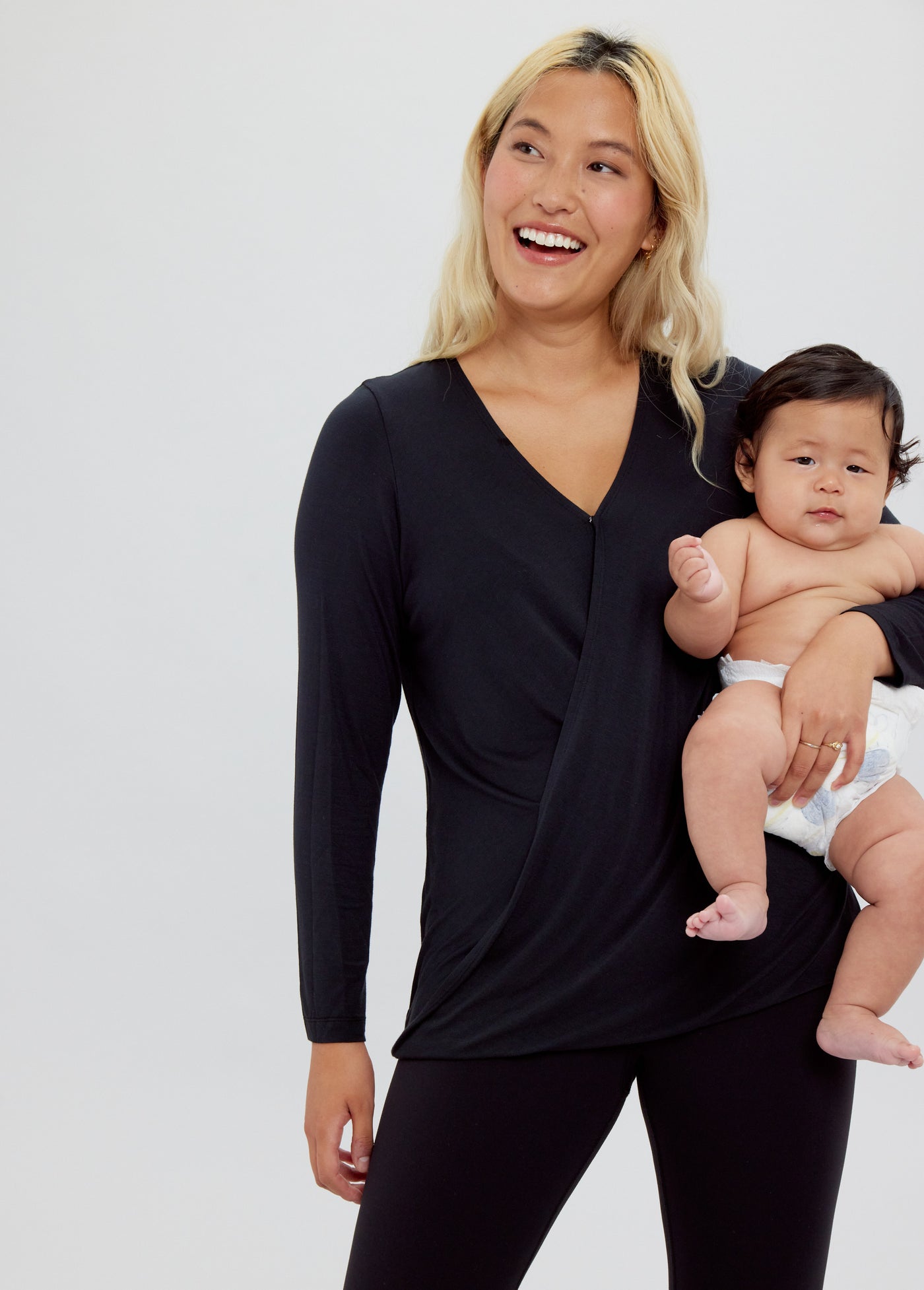 Allie is 5'6", 5 months postpartum, and wearing a size small||Black