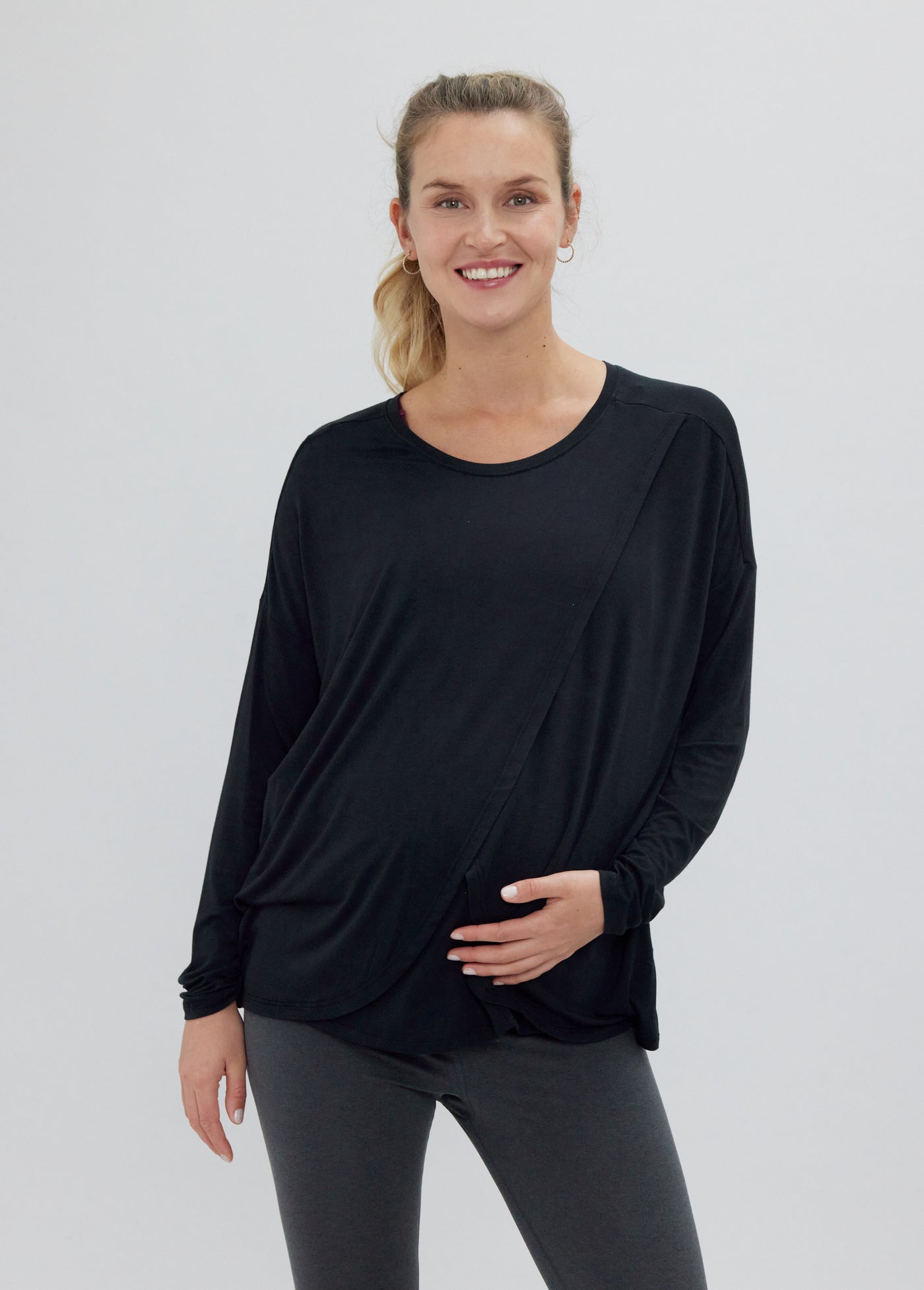 Svieta is 5’10”, 31 weeks pregnant, and wearing size medium||Black