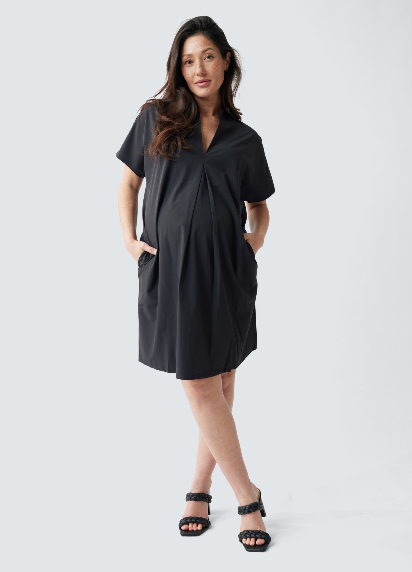 Aylya is 5’6”, 30 weeks pregnant, and wearing size S||Black