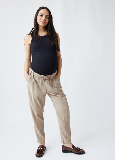 Bianca is 5’9”, 33 weeks pregnant, and wearing size S||Taupe