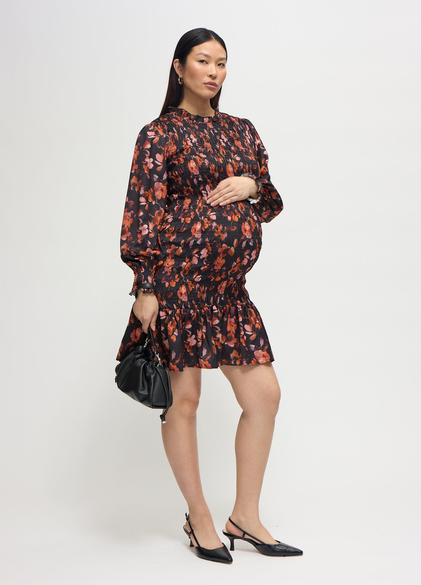 Cassie is 7 months pregnant and wearing a size Medium || blur floral pink