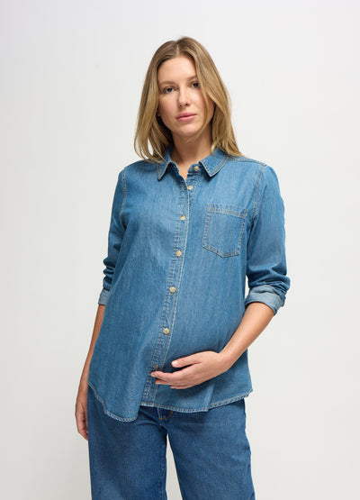 Wyomi is 5 months pregnant and wearing a size S || medium wash