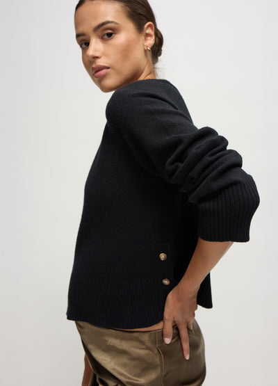 Talisia is 7 months pregnant and wearing a size small || black