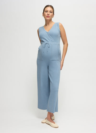 Wyomi is 5 months pregnant and wearing a size S || blue gray