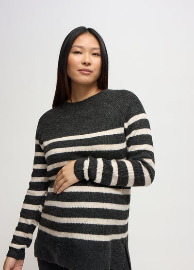 Cassie is 8 months pregnant and wearing a size medium || charcoal stripe