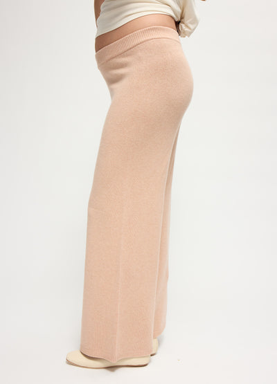 Wyomi is 5 months pregnant and wearing a size S || champagne