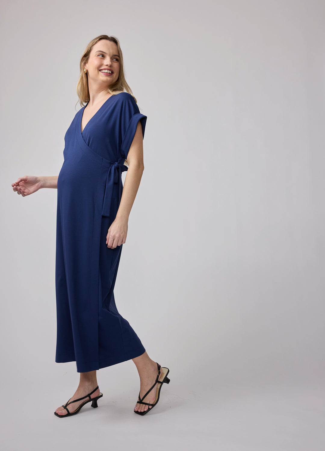 Short Sleeve V-Neck Knit Wrap Maternity Midi Dress – Ingrid & Isabel