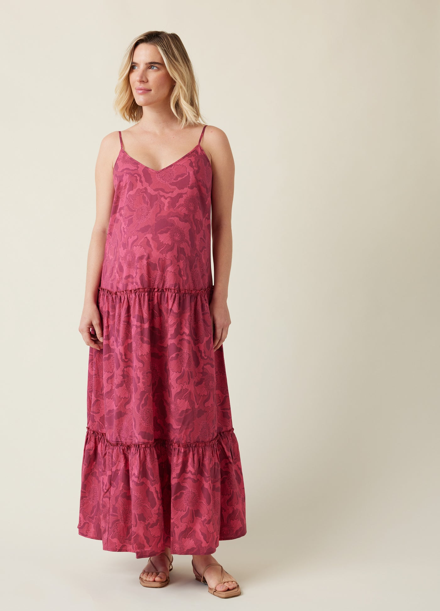 Chloe is 32 weeks pregnant, 5’8” and wearing a size S||Berry Line Floral