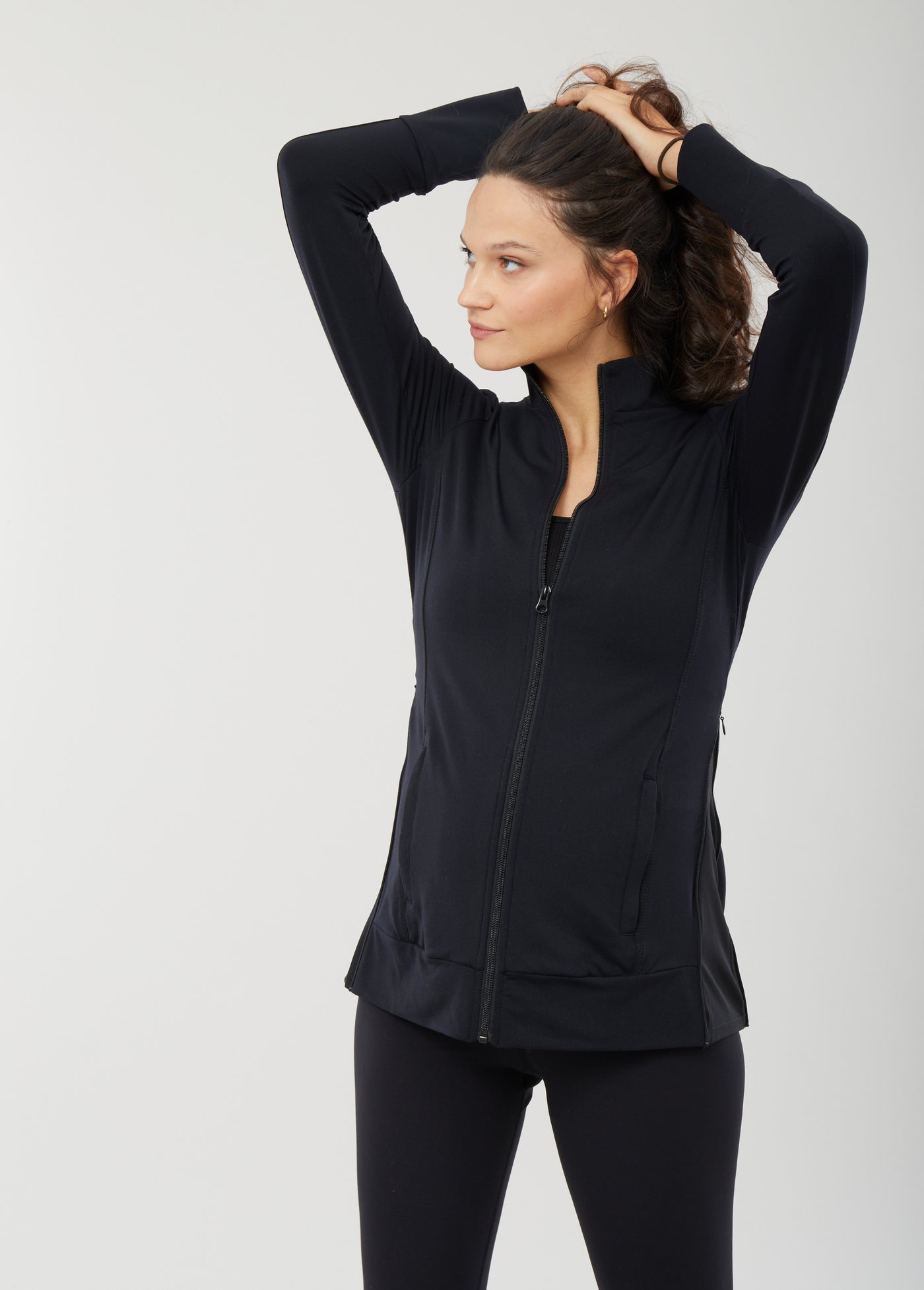 Rachel is 5’10", 28 weeks pregnant, and wearing a size small||Jet Black