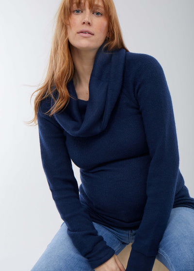 Kayli is 5’8", 31 weeks pregnant, and wearing a size small||Navy