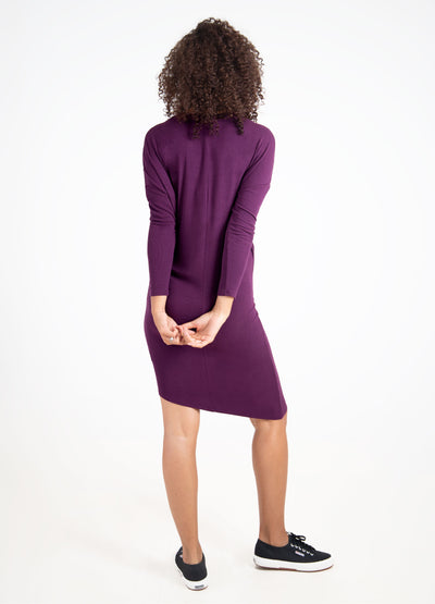 Model is 5’10", 7 months pregnant, and wears size S.||Plum