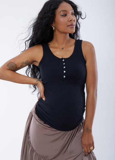  Synmia is 5'10", 7 months pregnant, and wearing size small||Black