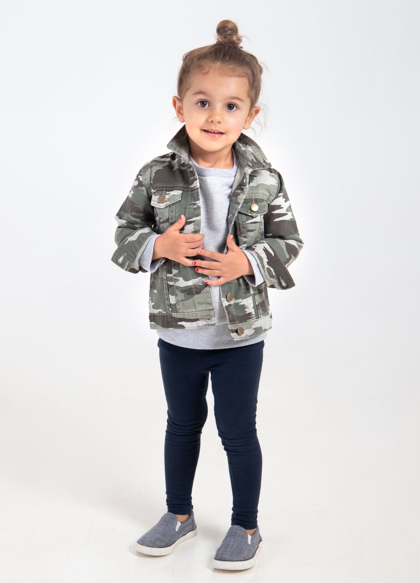 Model is 3 years old and wearing a 3T.||Camo