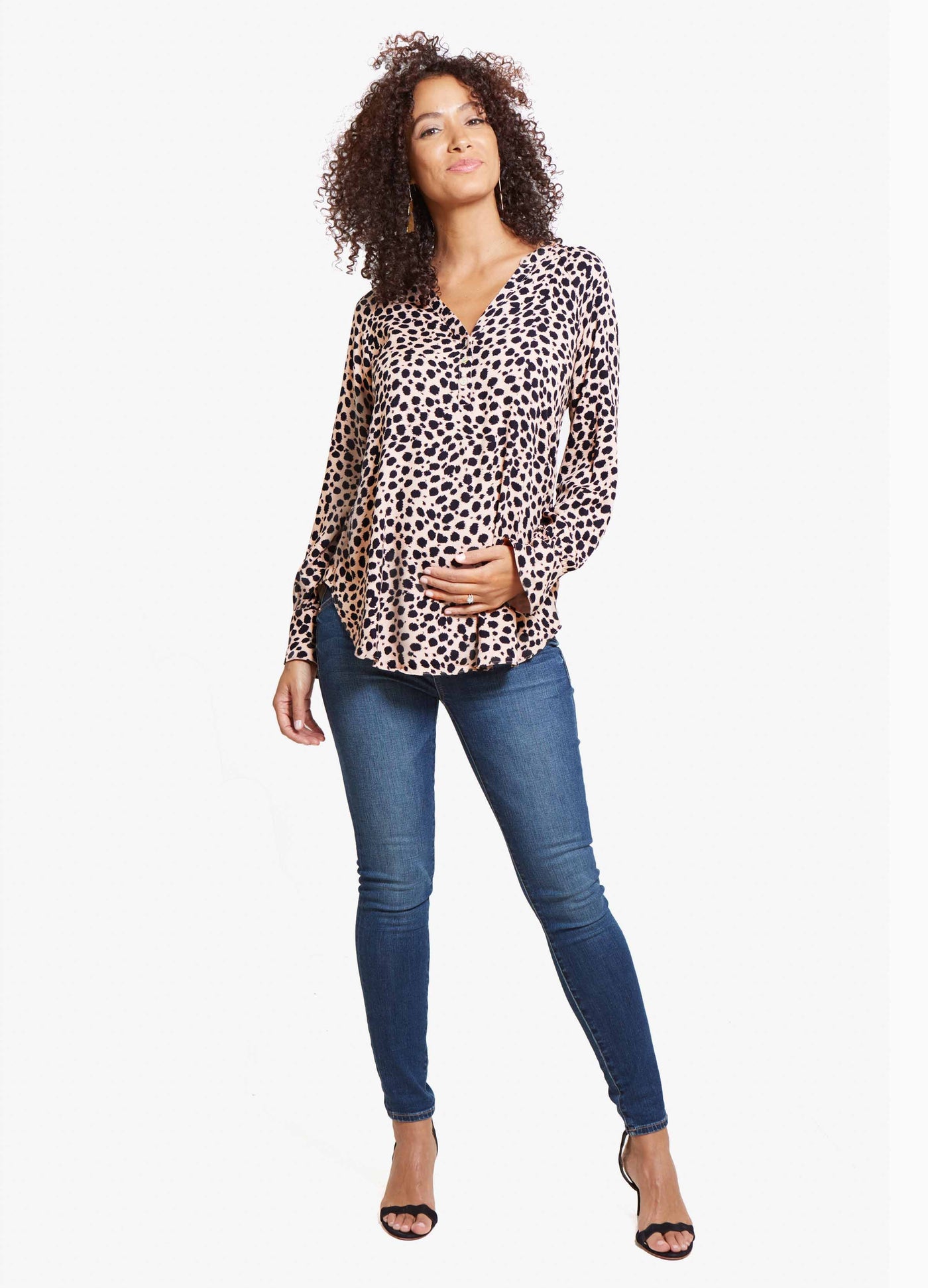 Model is 5’10”, 4 months pregnant, and wearing size small ||Leopard