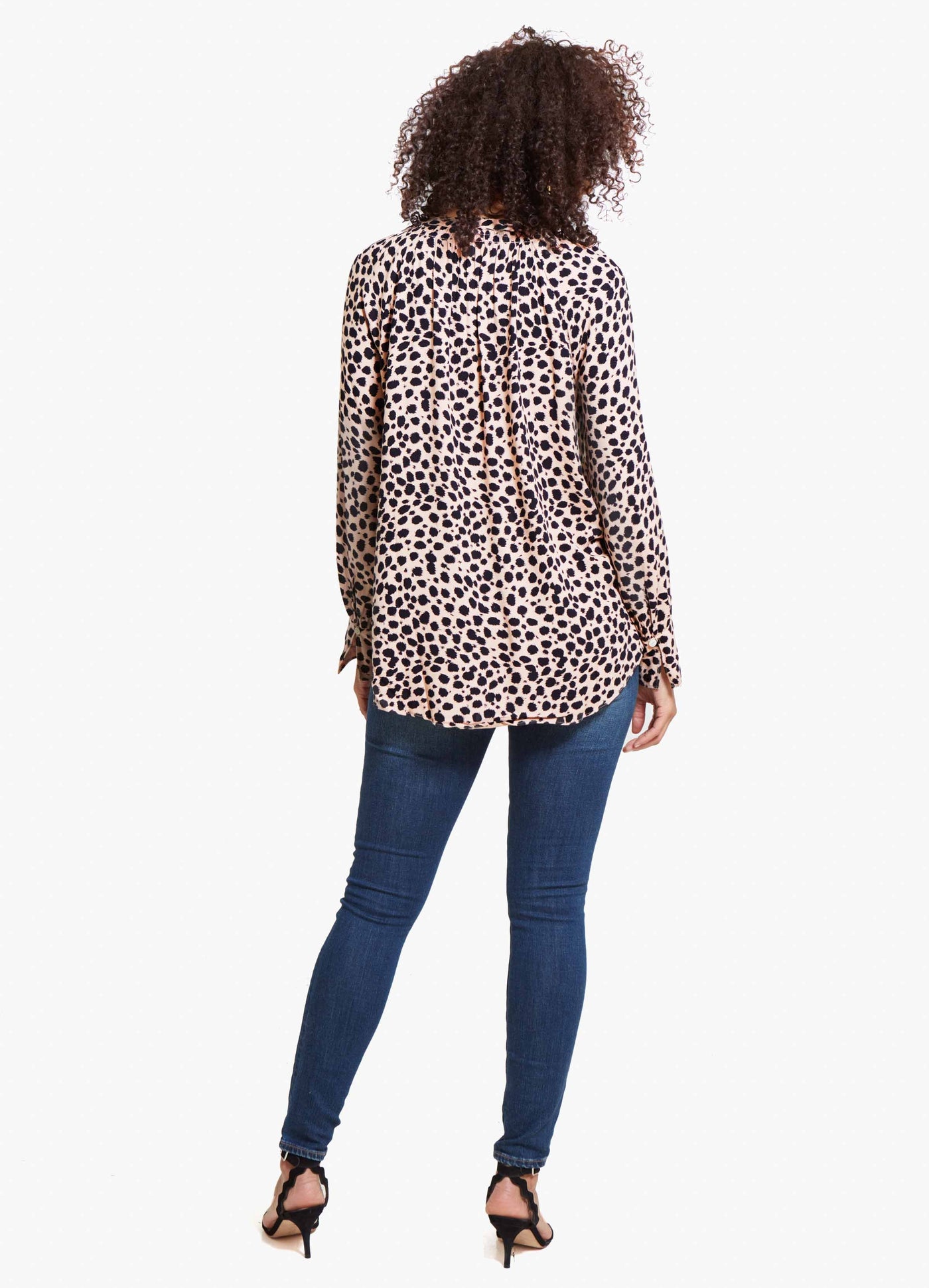 Model is 5’10”, 4 months pregnant, and wearing size small ||Leopard