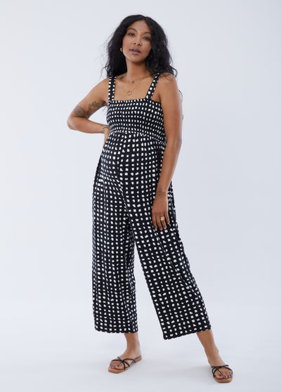 Synmia is 7 months pregnant, 5'10", wearing a size small||Black Abstract Check
