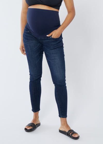 Jasmine is 5’7”, 8 months pregnant and wearing a size small||Indigo
