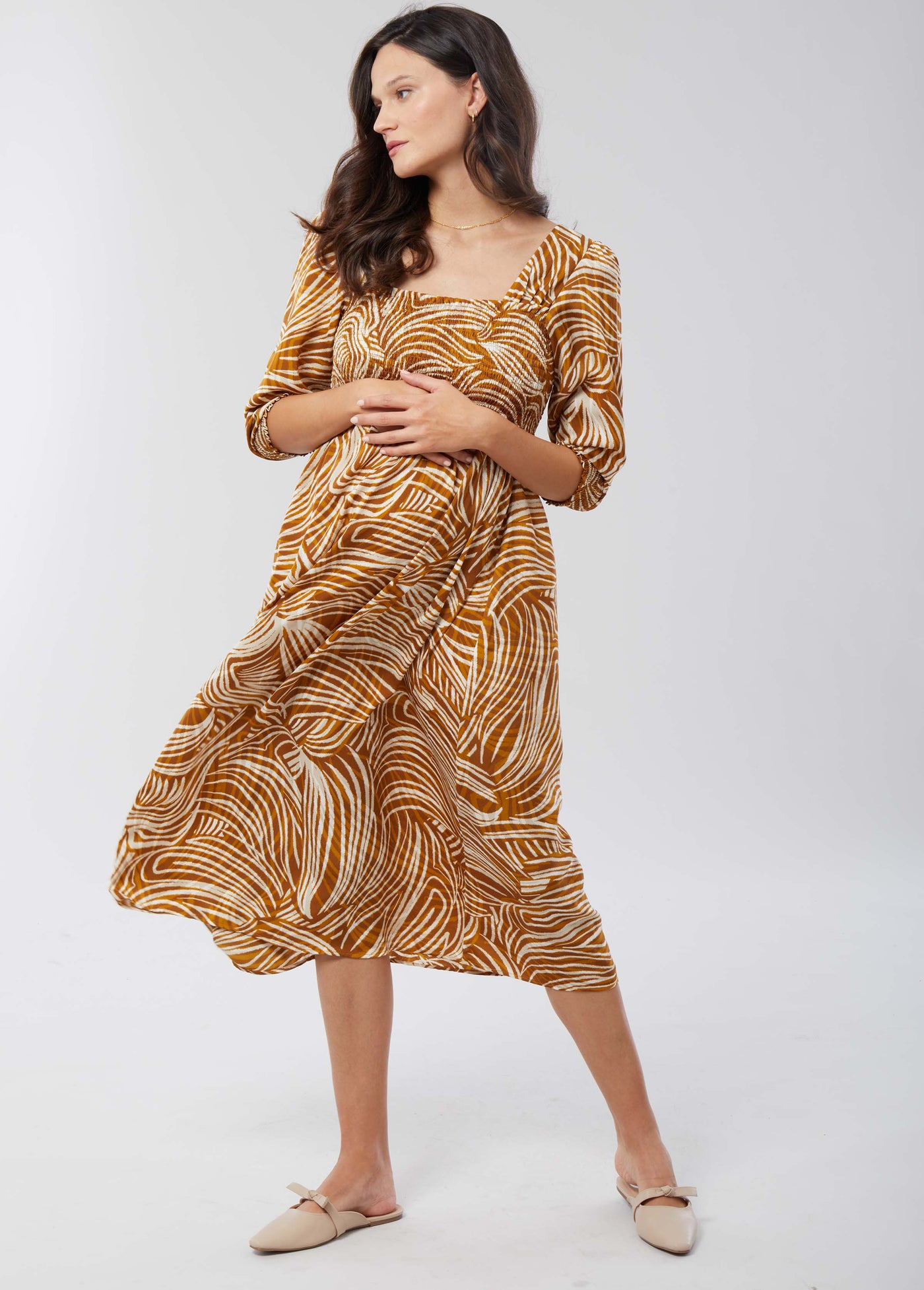 Rachel is 5’10", 28 weeks pregnant, and wearing size medium||Whimsical Wave