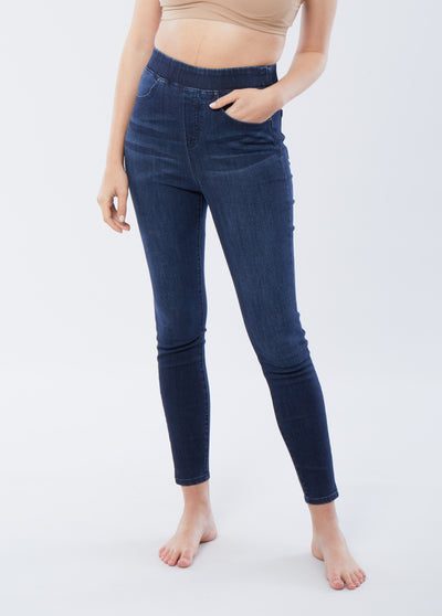 Rachel is 5’10", 2 months postpartum, and wearing a size 25||Indigo