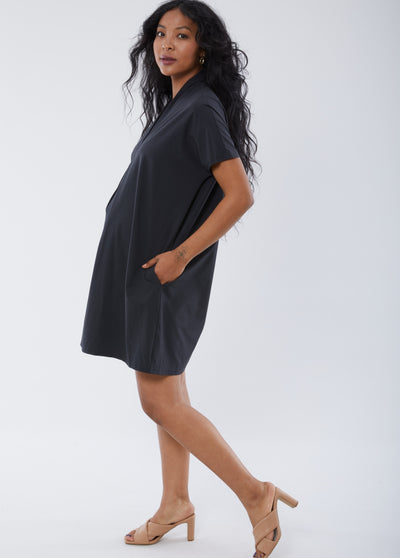 Synmia is 7 months pregnant, 5'10", wearing a size small||Black
