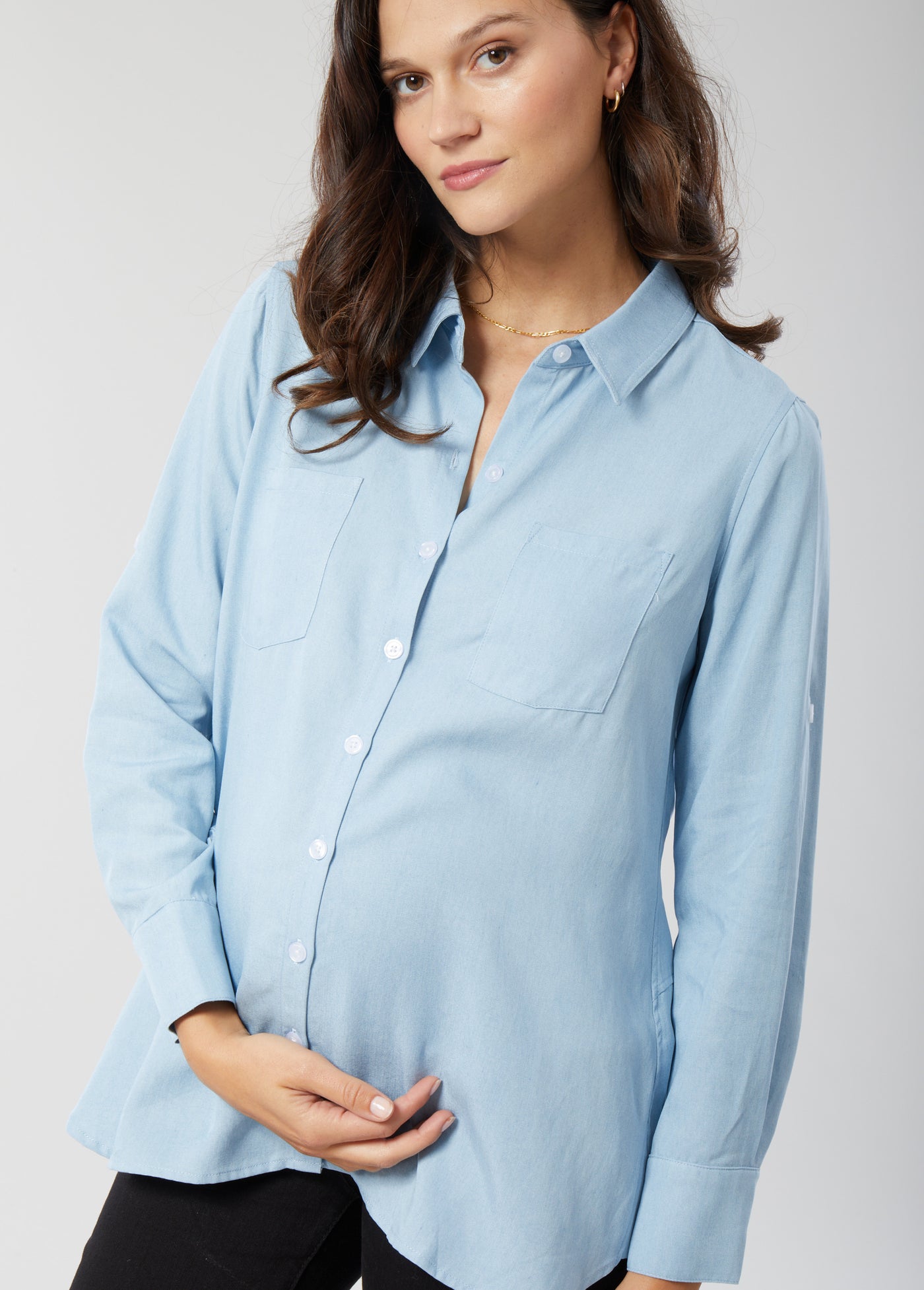 Rachel is 5’10", 28 weeks pregnant, and wearing a size small||Chambray