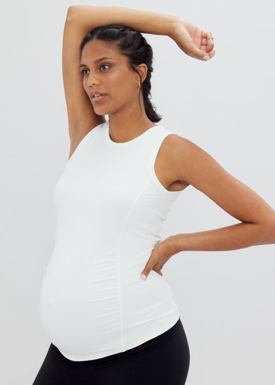 Elaine is 5’10", 34 weeks pregnant and wearing a size medium||White