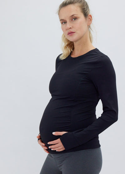 Svieta is 5 '10”, 31 weeks pregnant, and wearing a size medium||Black