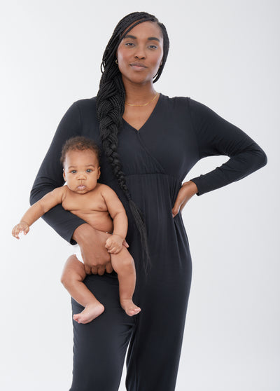 Desiree is 5’11", 2 months postpartum and wearing a size large||Black