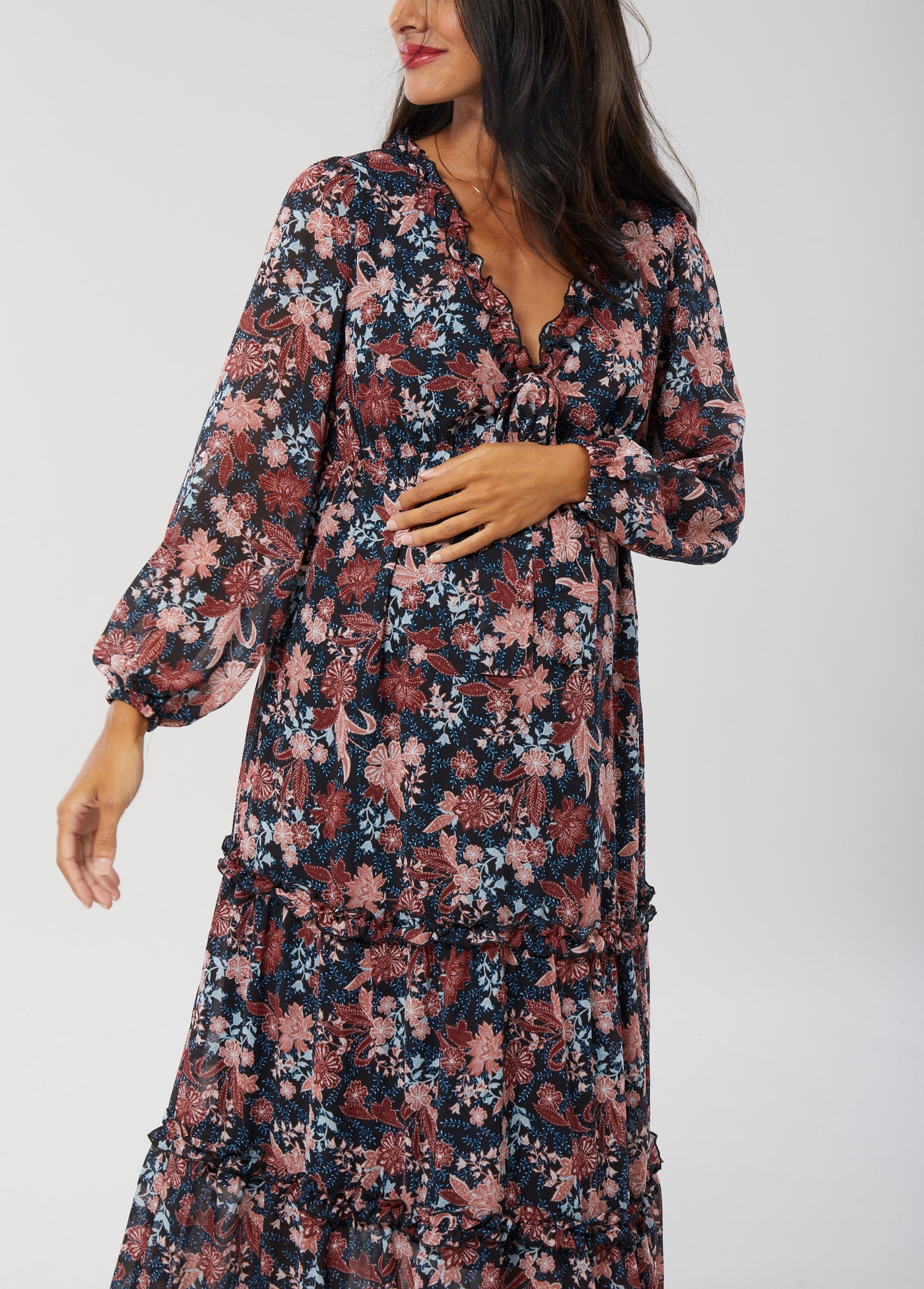 Sadie is 5’9", 32 weeks pregnant, and wearing a size small||Paisley