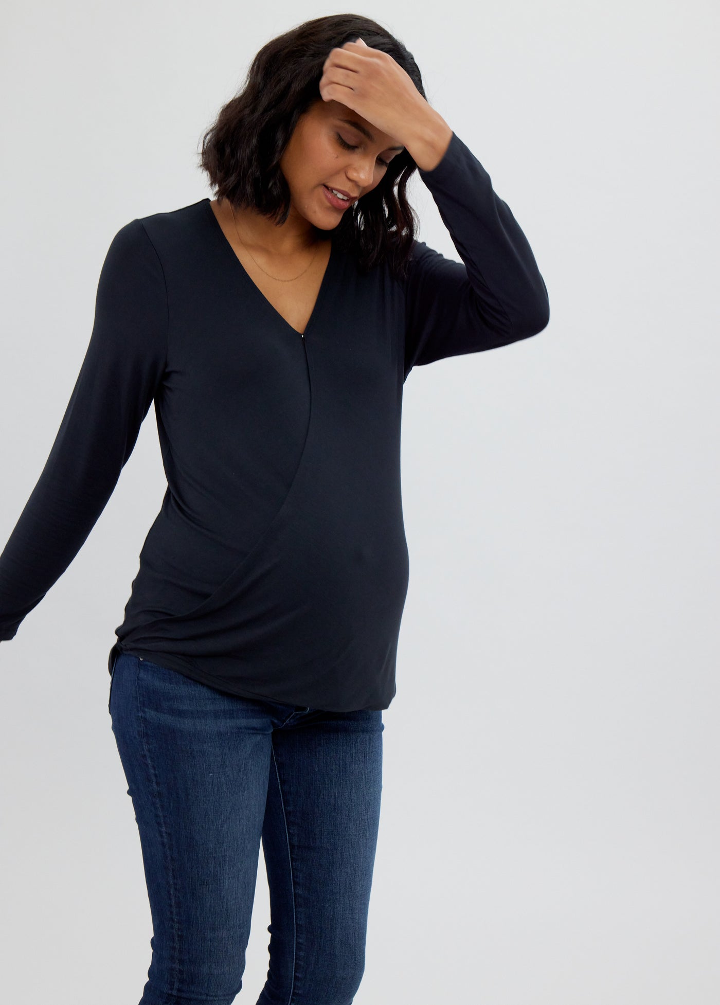 Elaine is 5’10", 34 weeks pregnant and wearing a size medium||Black