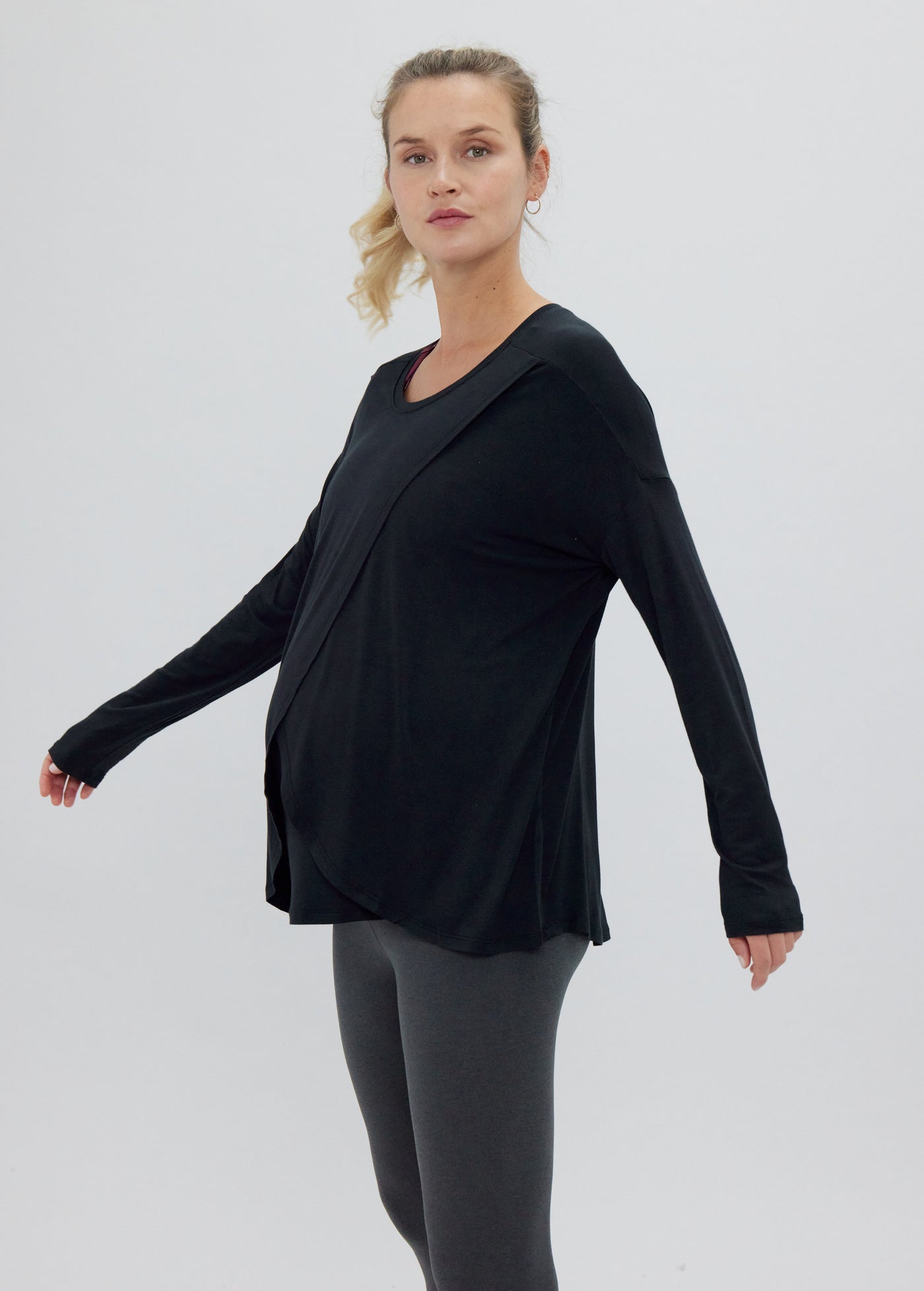 Svieta is 5’10”, 31 weeks pregnant, and wearing size medium||Black