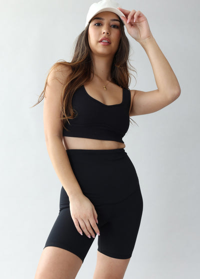 Leiani is 5’8” and wearing size small||Black