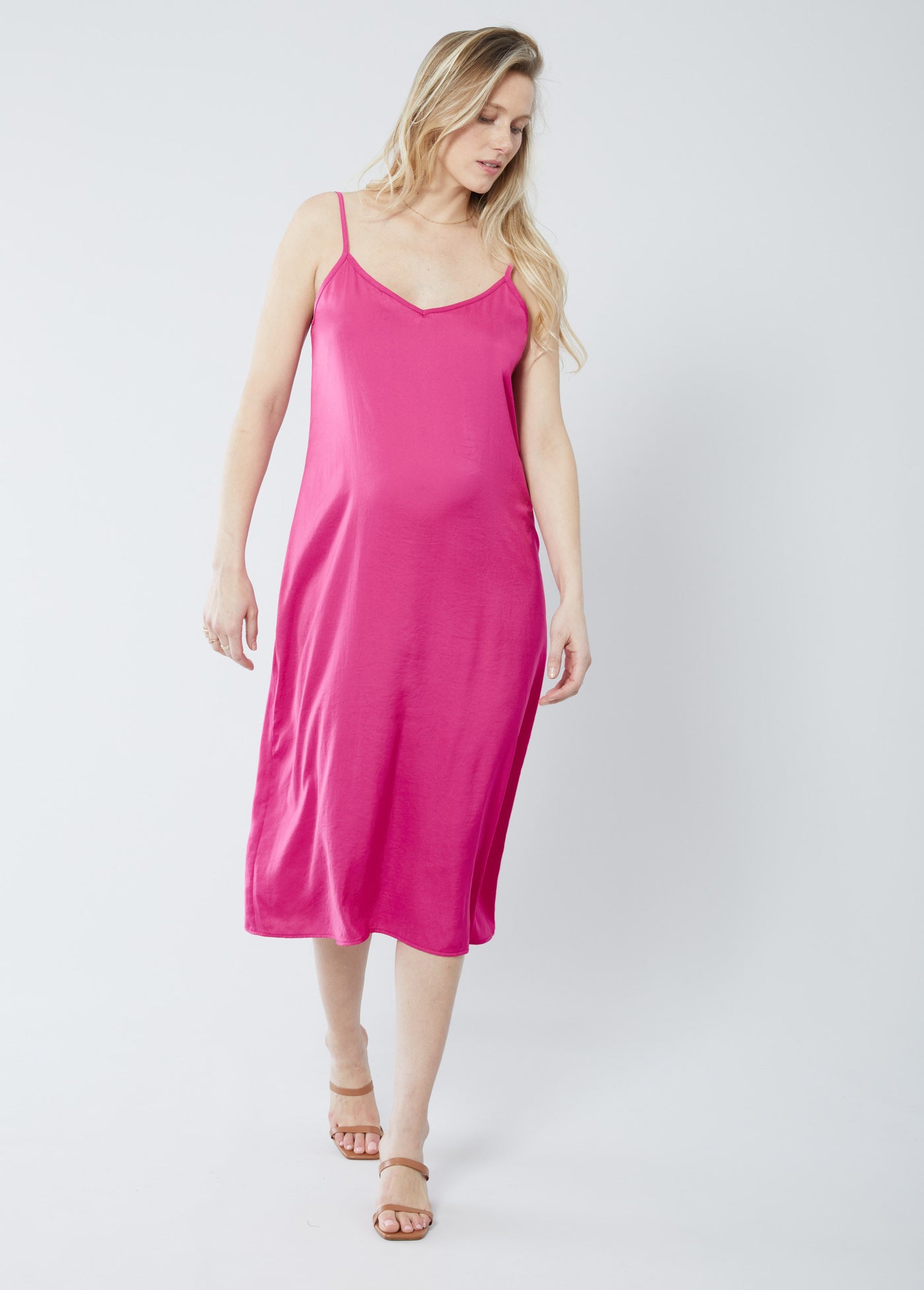 Silja is 5'9", 8 months pregnant and wearing a size small||Raspberry Rose
