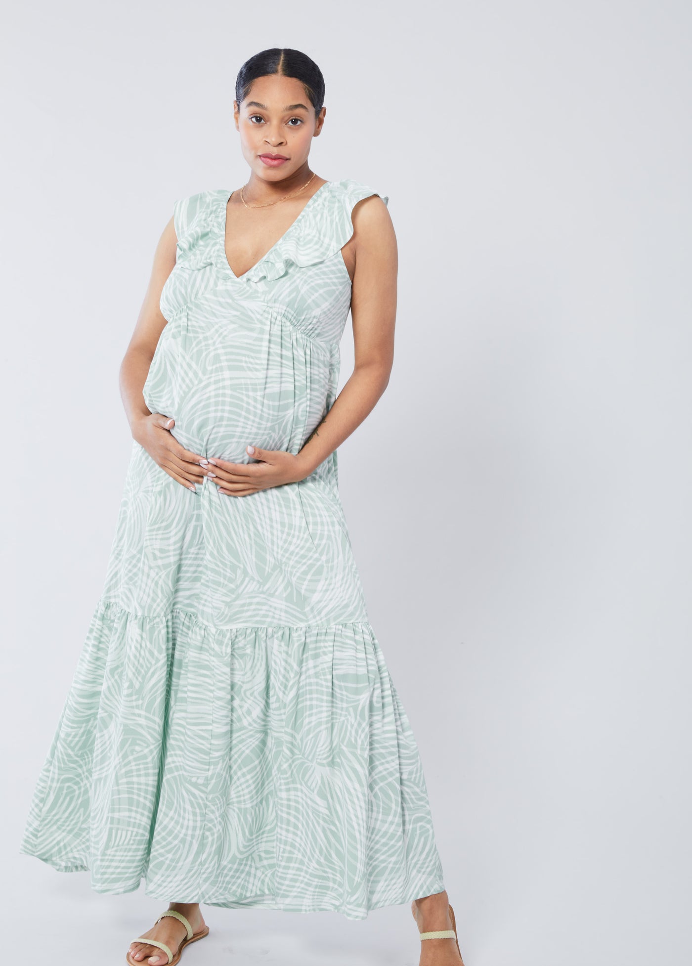 Jasmine is 5’7”, 8 months pregnant, and wearing size small||Whimsical Wave Sage
