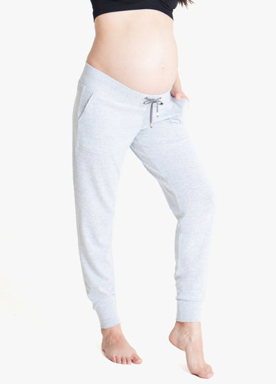 Model is 5’7.5”, 7.5 months pregnant, wears size S.||Light Heather Grey